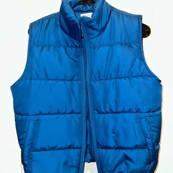 Discount Diva’s Puffer Vest - Women Short - Picture 2 of 3